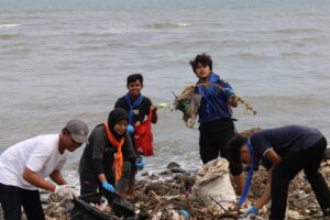 ENVIRONMENT CLEAN UP: Reduce Reuse Recycle