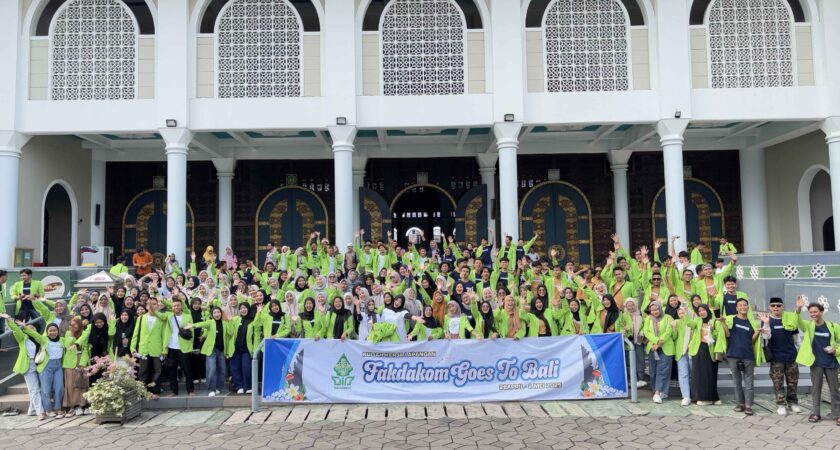 Serentak! FDK UIN Walisongo Laksanakan KKL di Surabaya-Bali