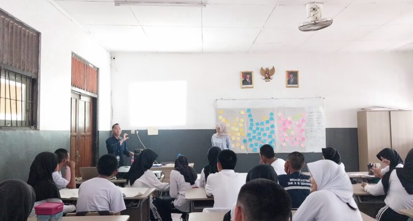Edukasi Kebersihan Menstruasi, Mahasiswa PPP BPI UIN Walisongo Hadir di SMKN 10 Semarang